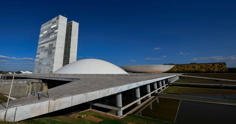 Policial Legislativo Federal em serviço no Congresso Nacional, ilustrando as vagas do Concurso Policial Legislativo da Câmara dos Deputados 2026.